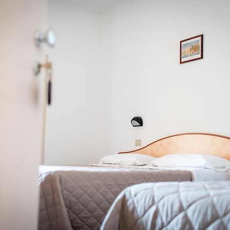Hotel Apollo Cesenatico Esterno foto