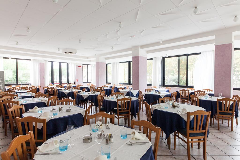 Hotel Apollo Cesenatico Esterno foto